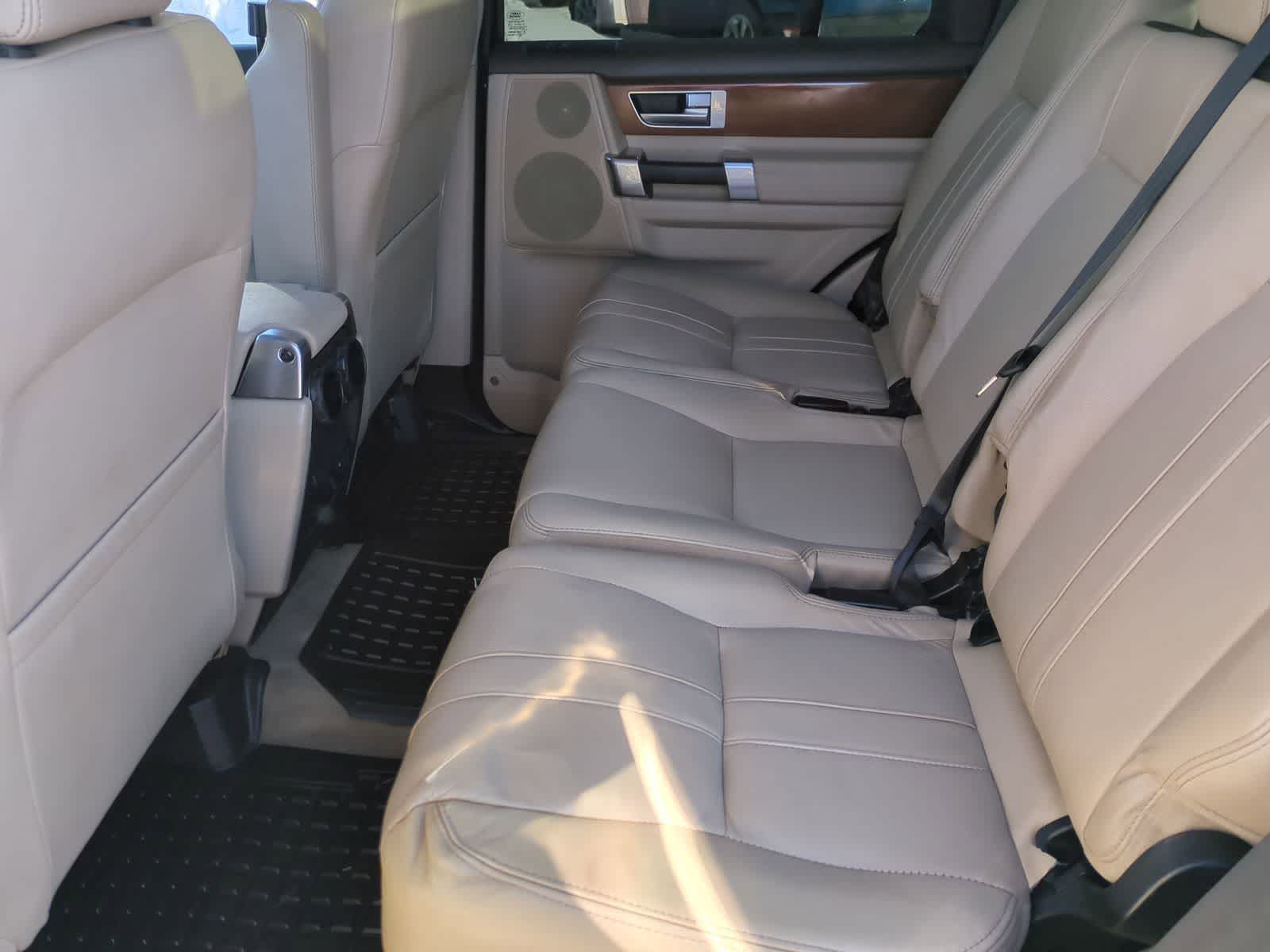 Thumbnail: 2016 Land Rover LR4 - 20