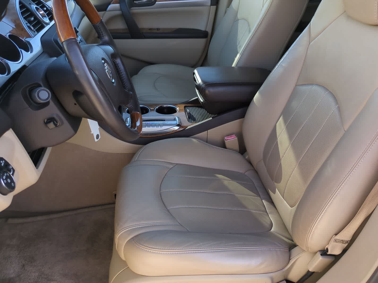 Thumbnail: 2010 Buick Enclave - 16