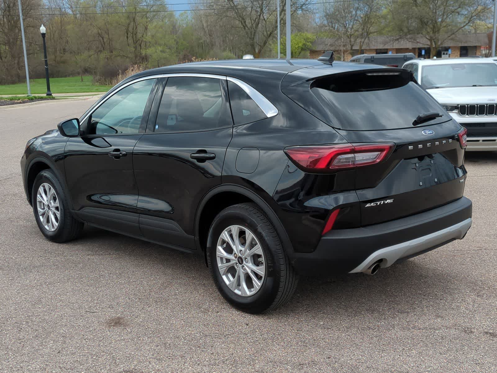 Thumbnail: 2023 Ford Escape - 6