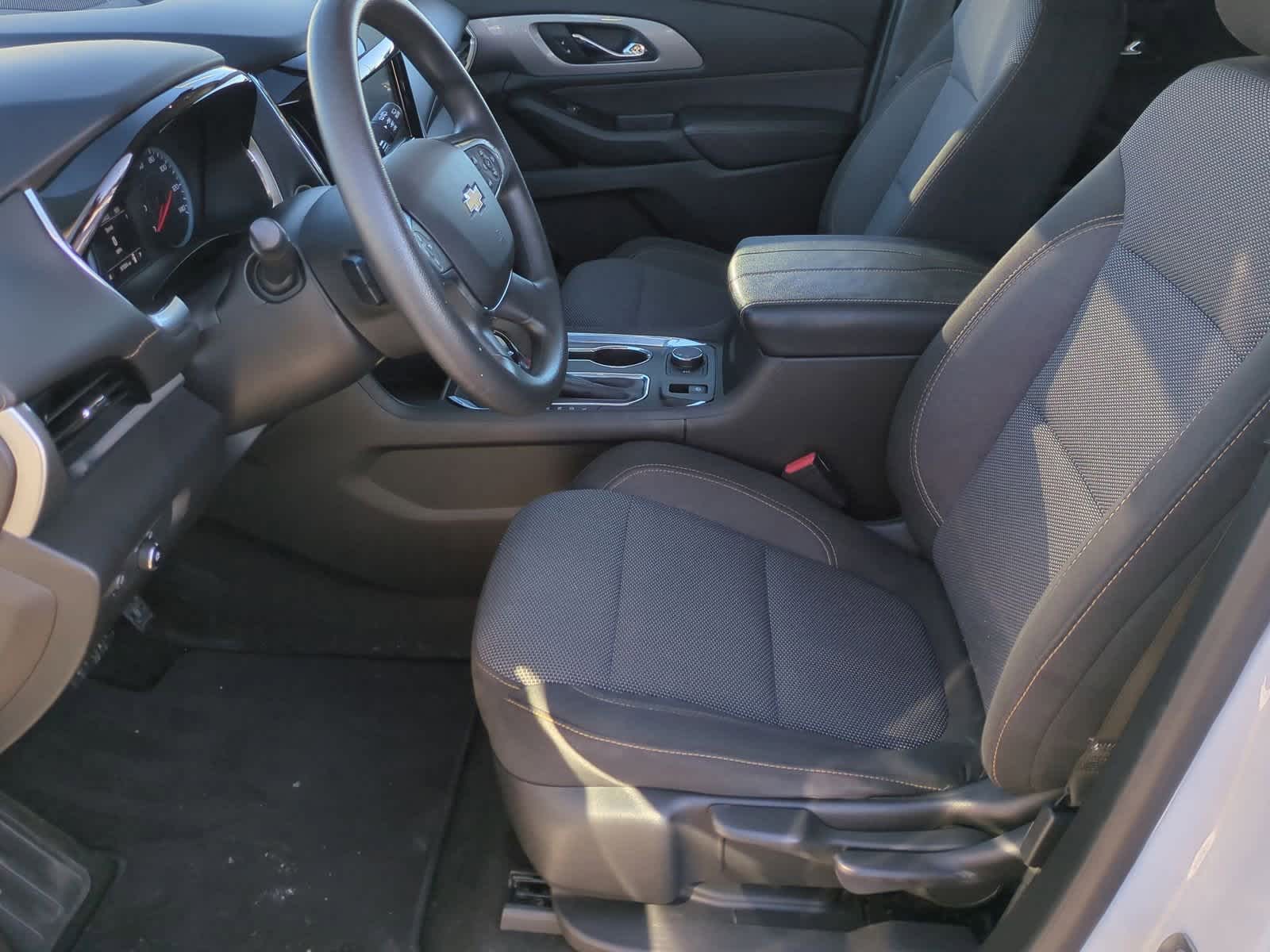 Thumbnail: 2018 Chevrolet Traverse - 16