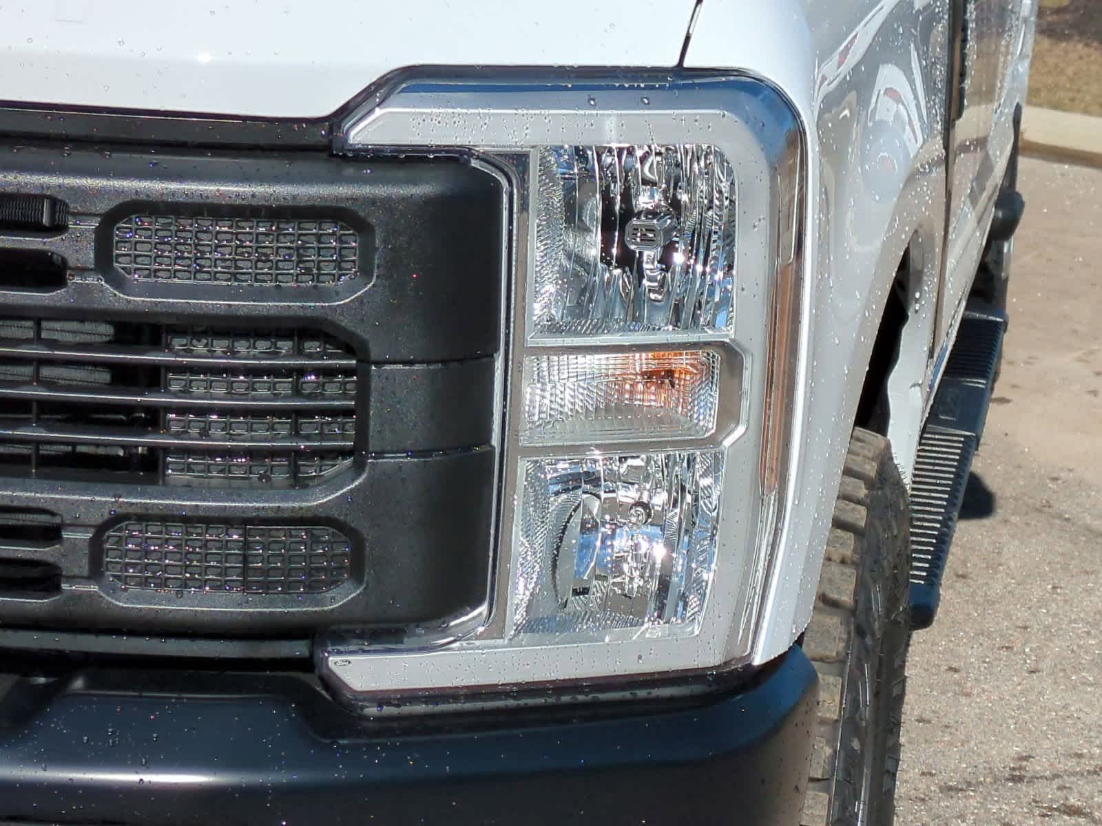 2025 Ford Econoline E-350 11