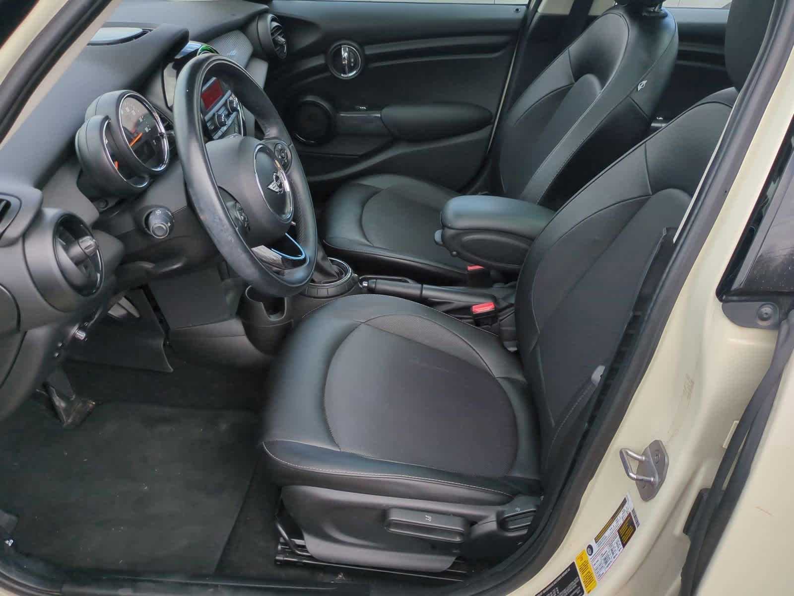 Thumbnail: 2015 MINI Cooper Hardtop - 16