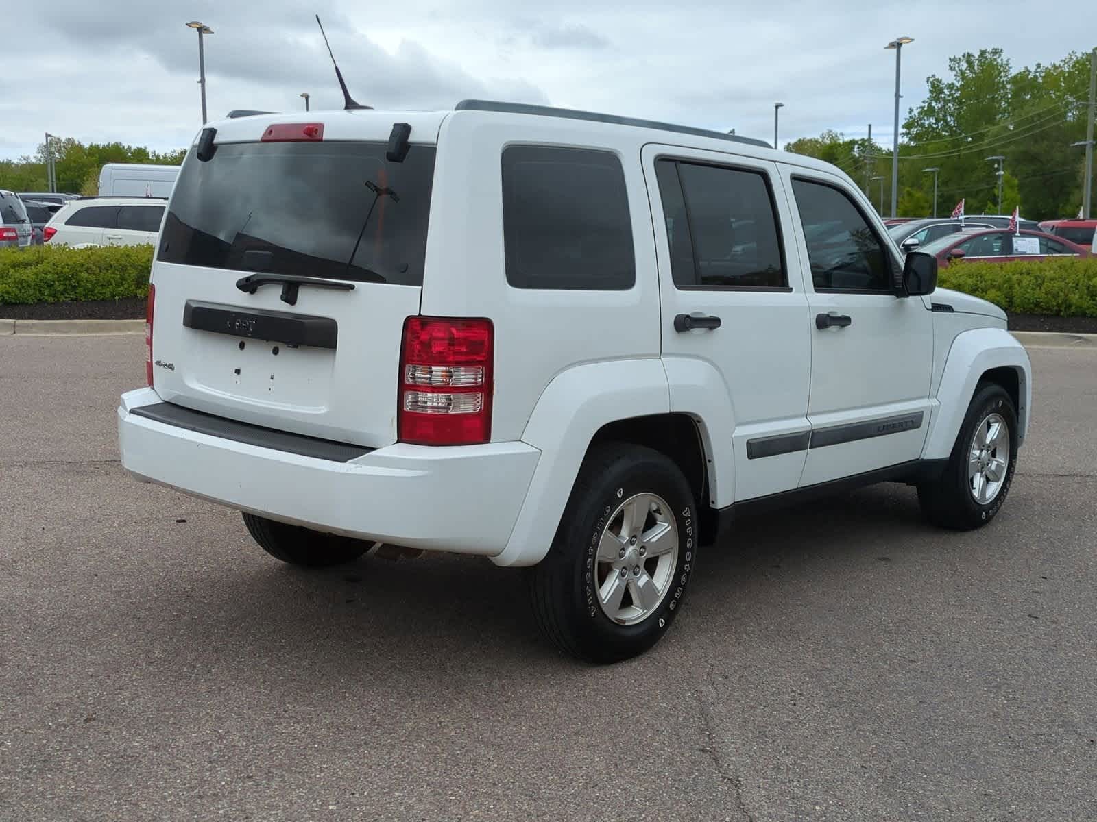 Thumbnail: 2011 Jeep Liberty - 8