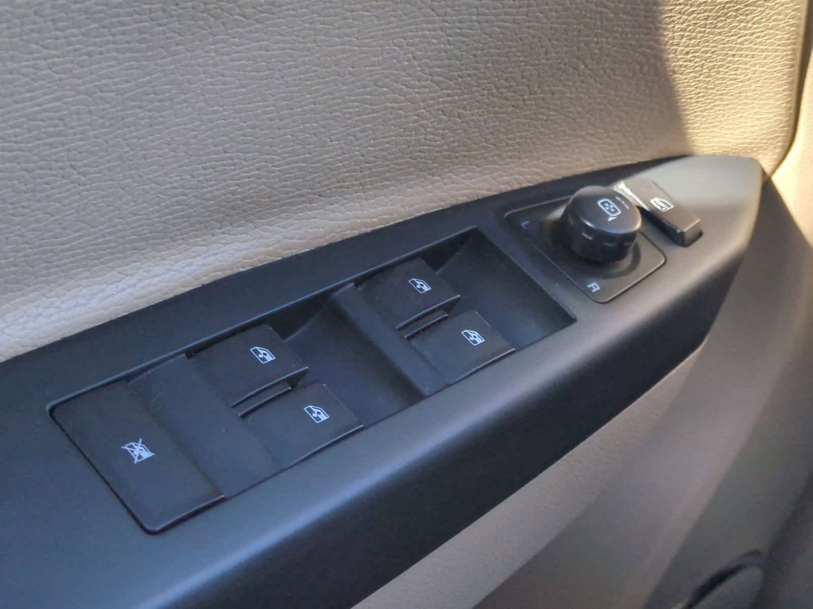 Thumbnail: 2009 Saturn VUE - 31