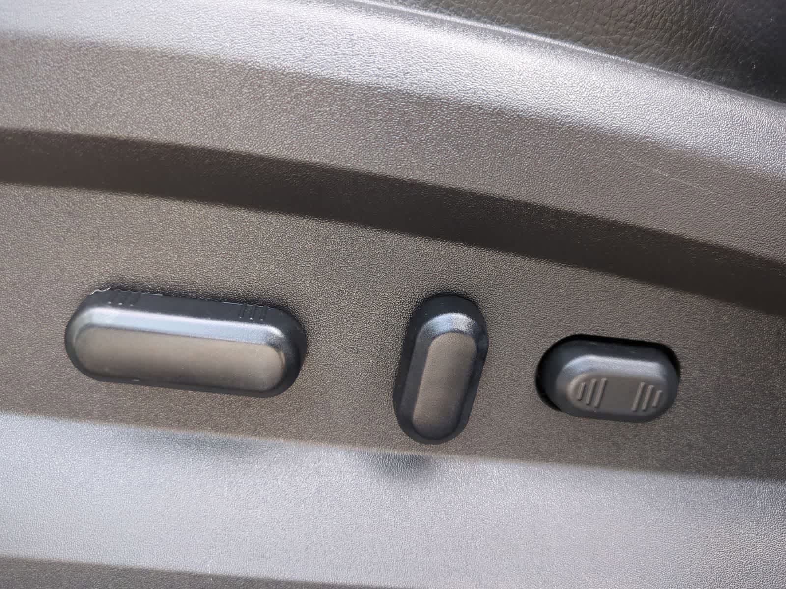 Thumbnail: 2012 Ford Edge - 16