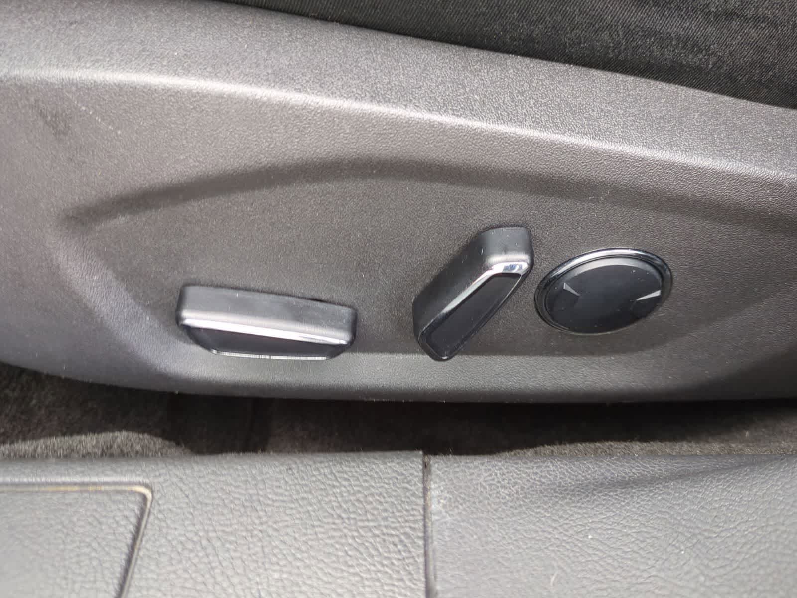 Thumbnail: 2013 Ford Fusion - 17