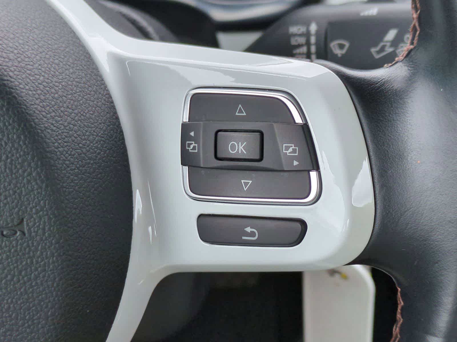 Thumbnail: 2016 Volkswagen Beetle - 22