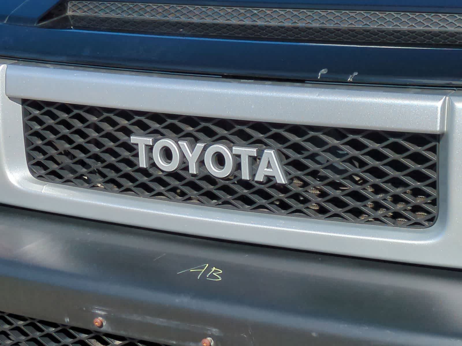 Thumbnail: 2010 Toyota FJ Cruiser - 12