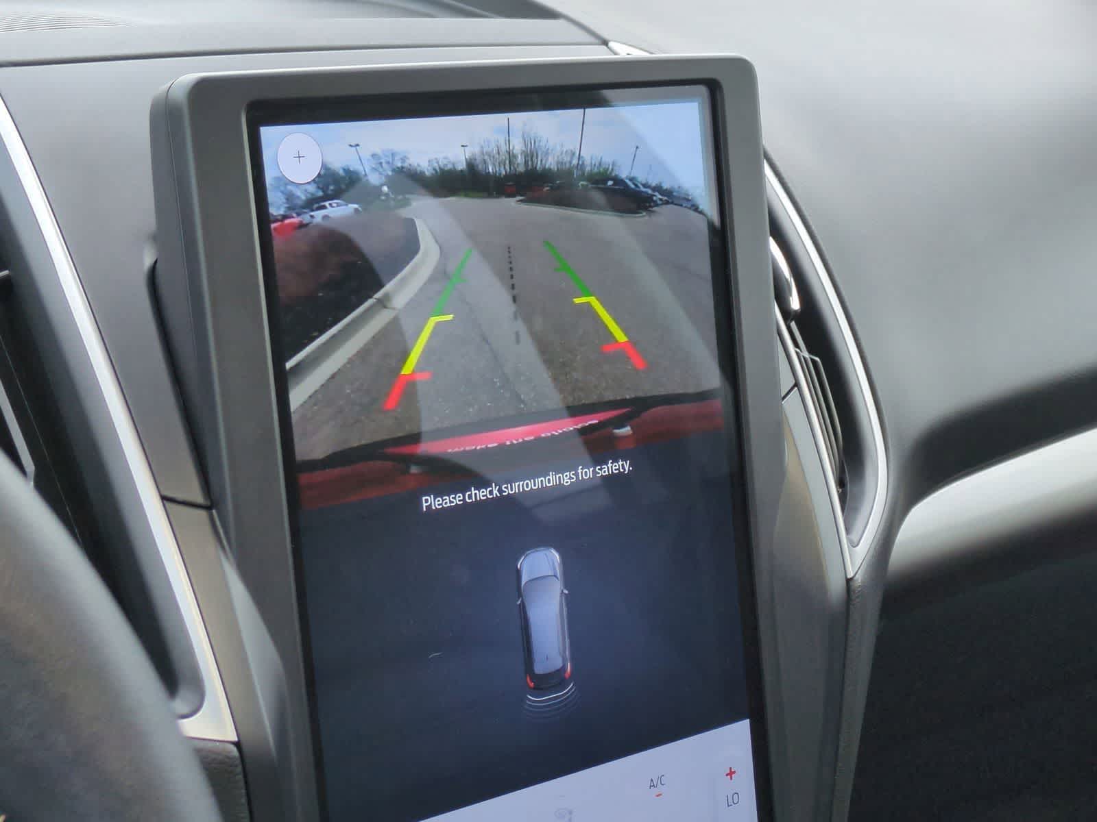 Thumbnail: 2023 Ford Edge - 31