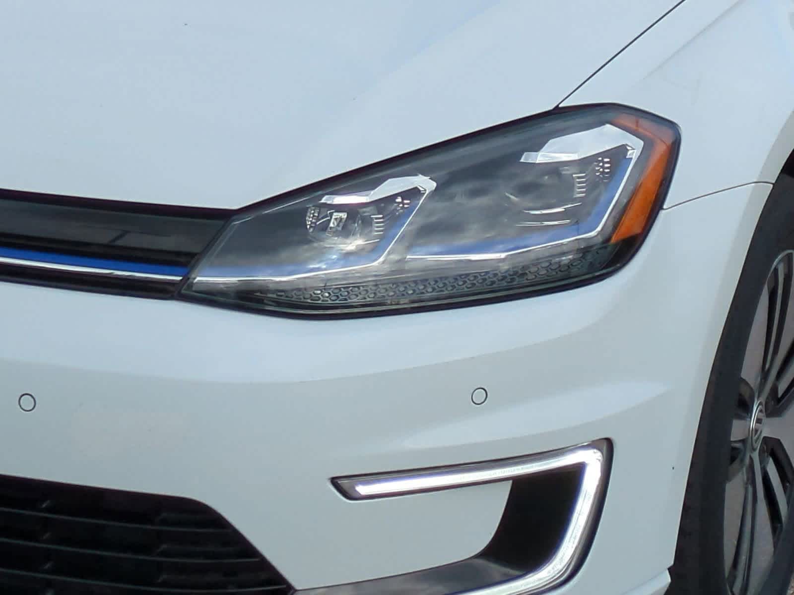 Thumbnail: 2017 Volkswagen e-Golf - 11