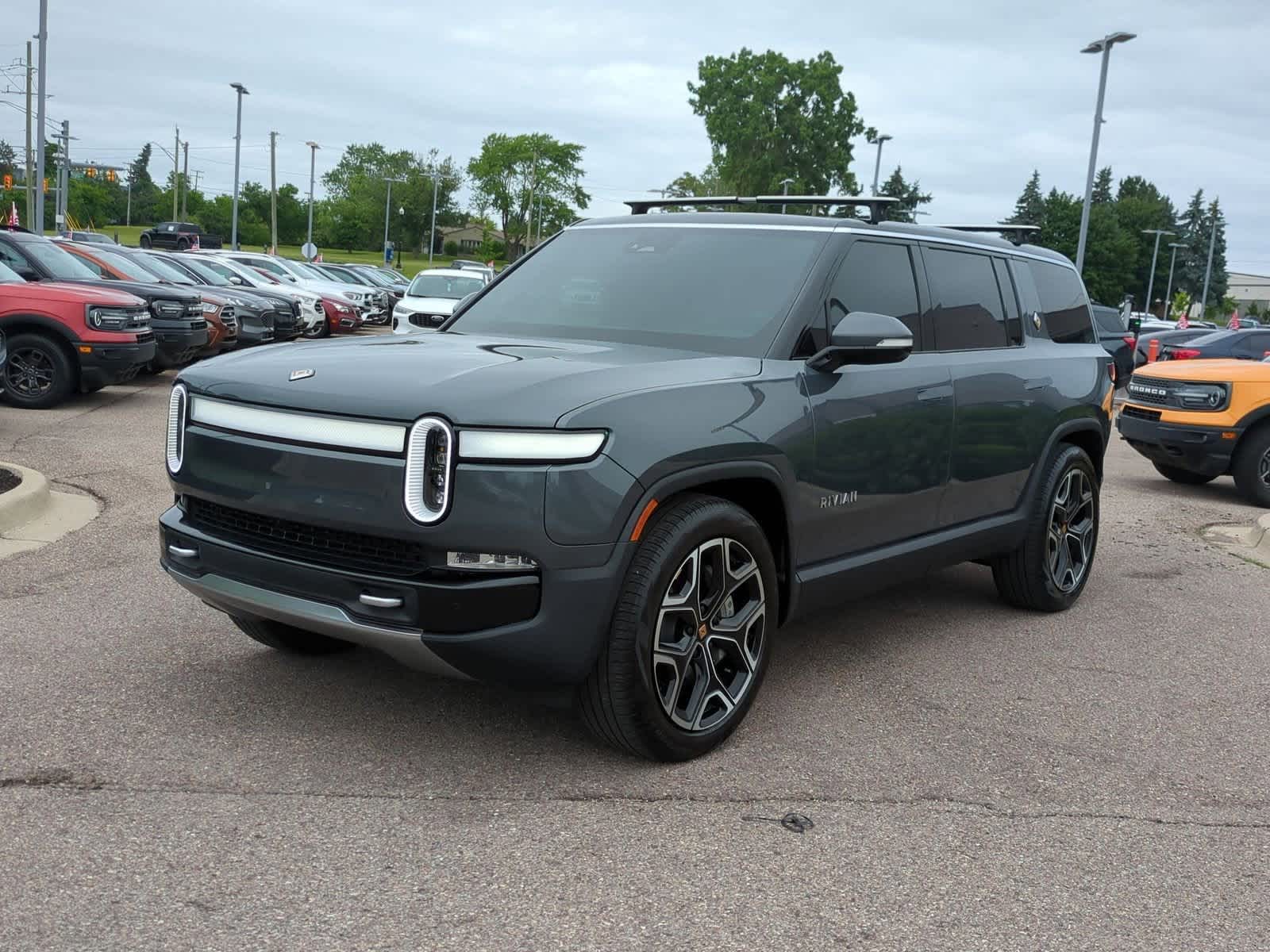 Thumbnail: 2024 Rivian R1S - 4