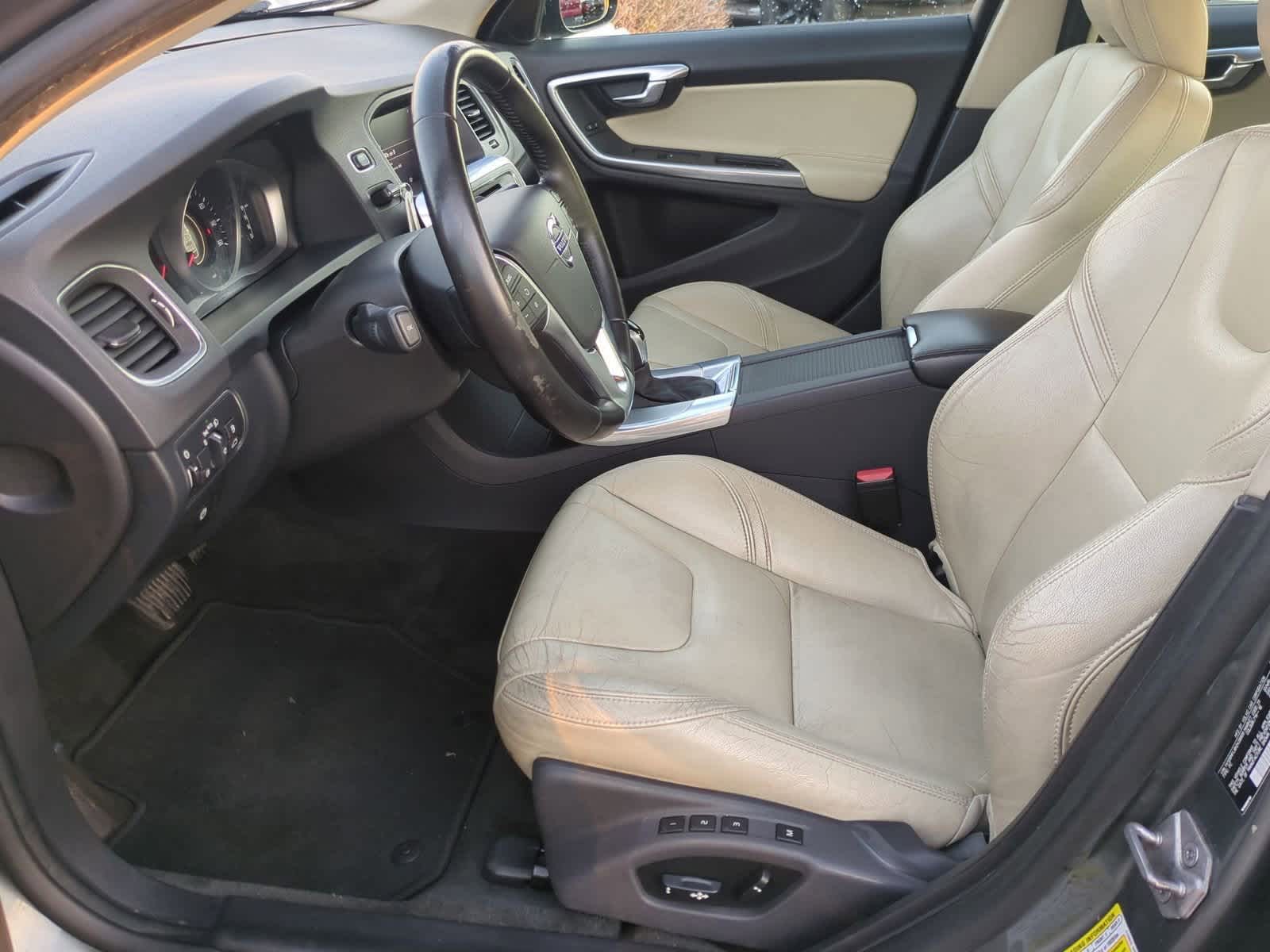 Thumbnail: 2017 Volvo S60 - 16