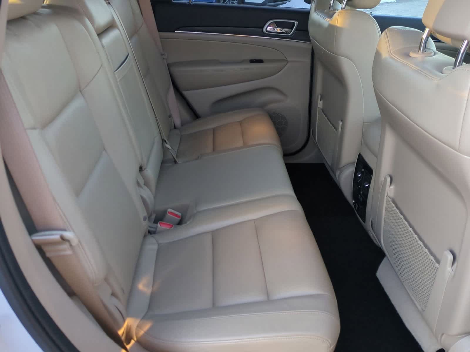 Thumbnail: 2020 Jeep Grand Cherokee - 21