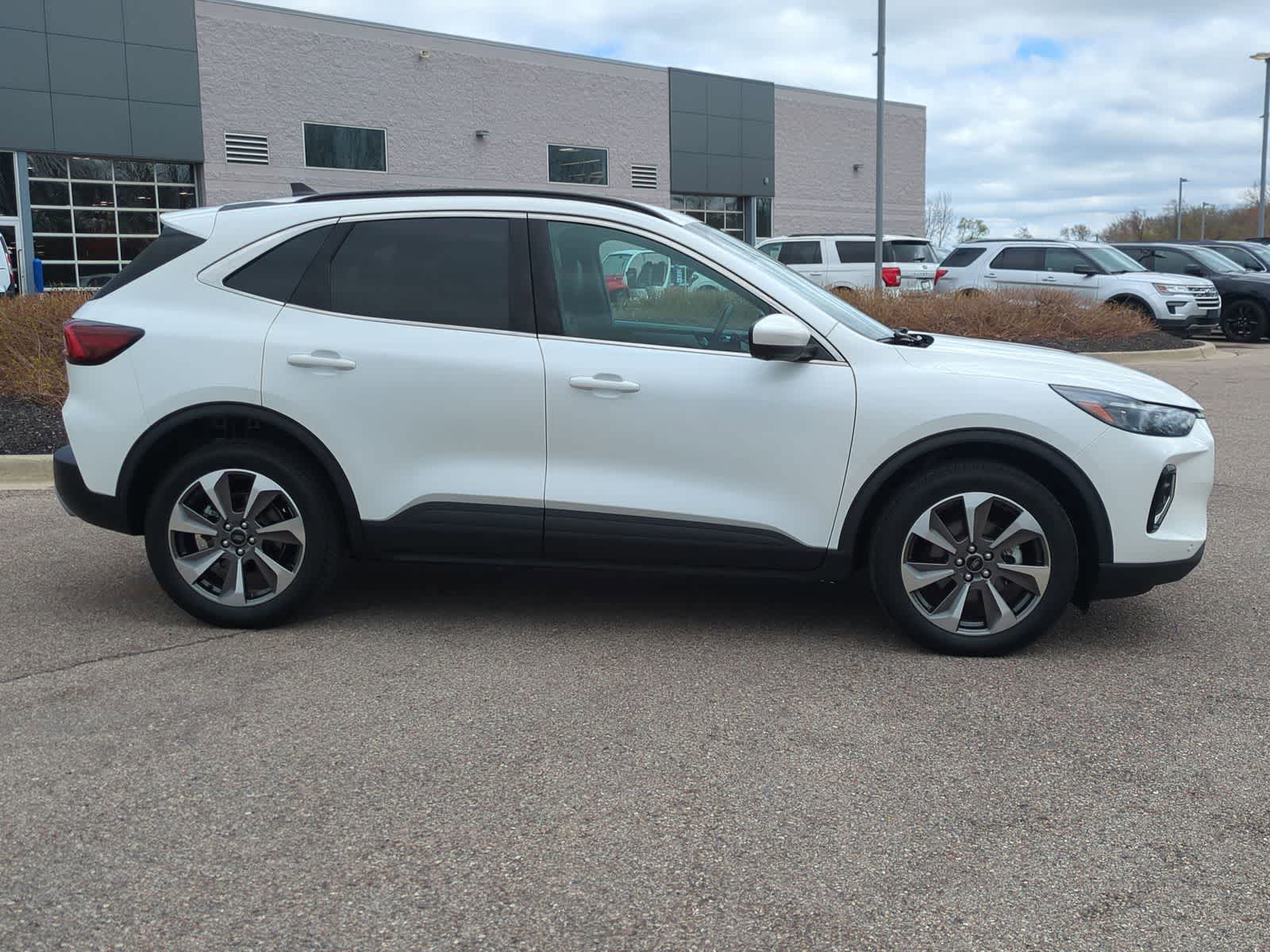 Thumbnail: 2023 Ford Escape - 9