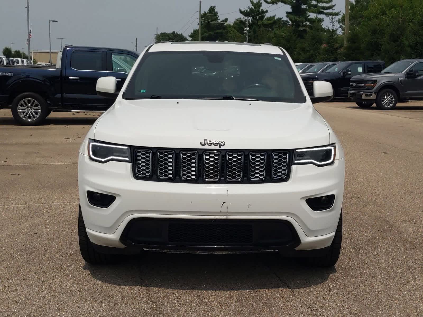 Thumbnail: 2020 Jeep Grand Cherokee - 3