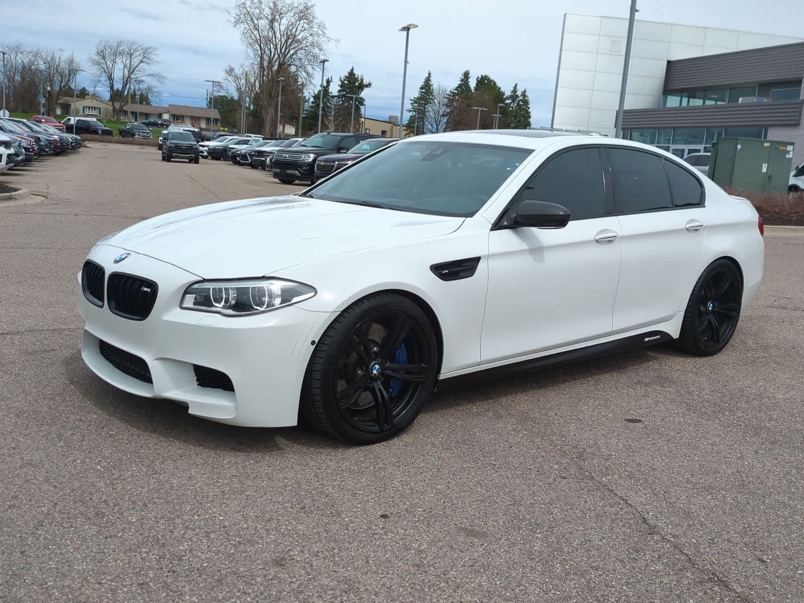 Thumbnail: 2016 BMW M5 - 4