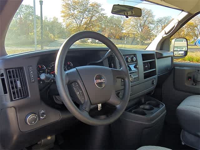 Thumbnail: 2009 GMC Savana - 10