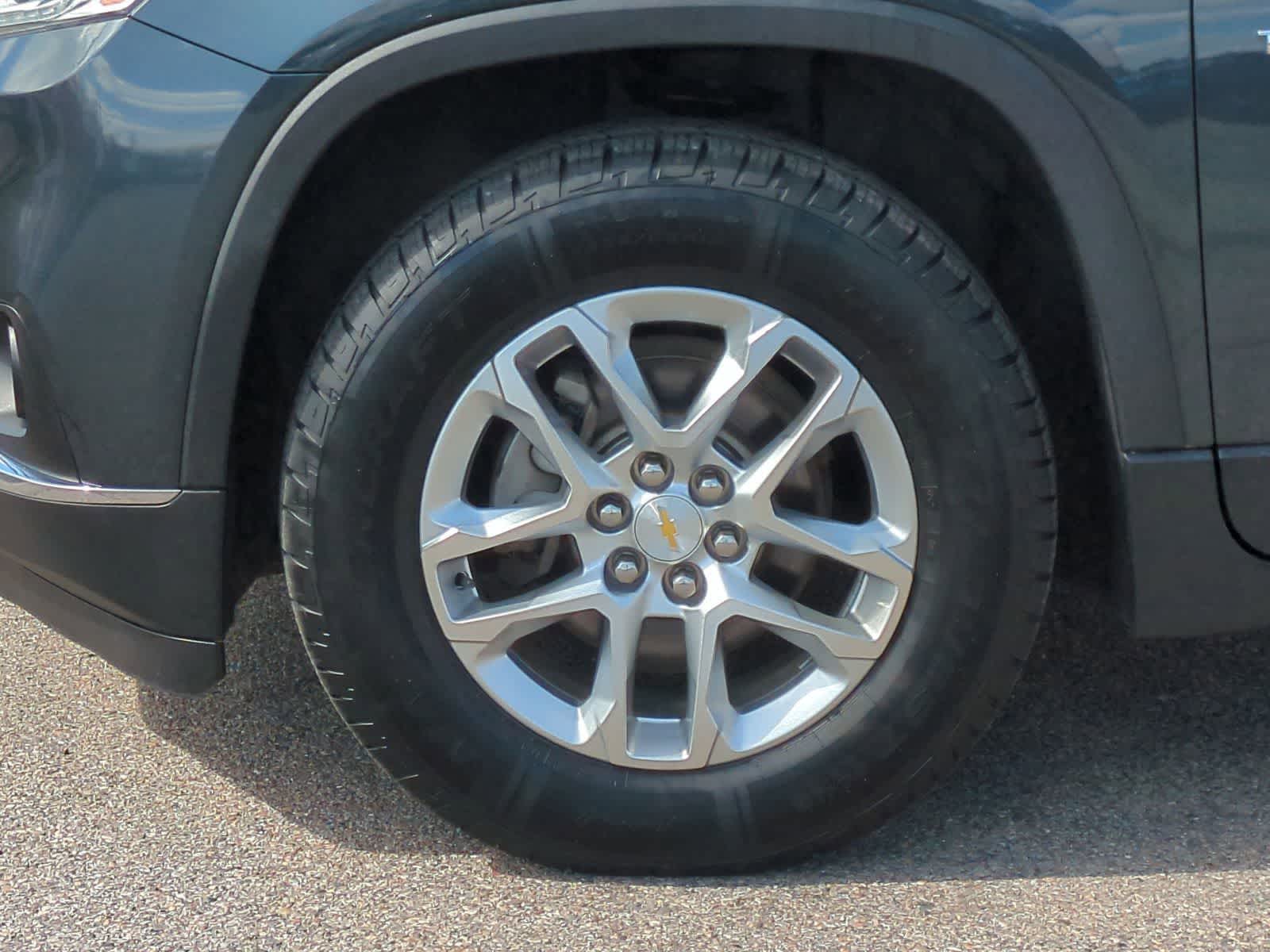 Thumbnail: 2018 Chevrolet Traverse - 14