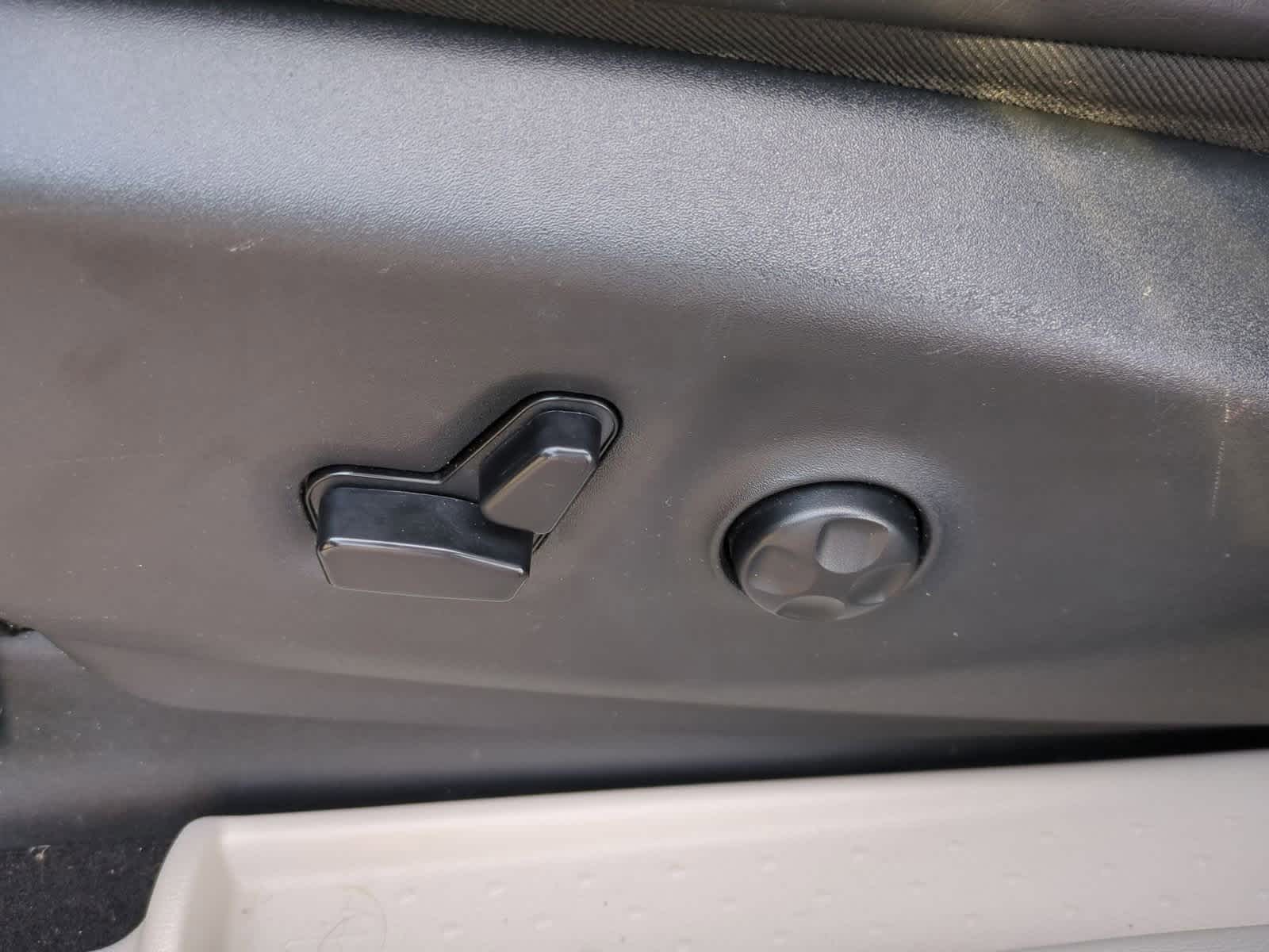 Thumbnail: 2020 Chrysler Pacifica - 17