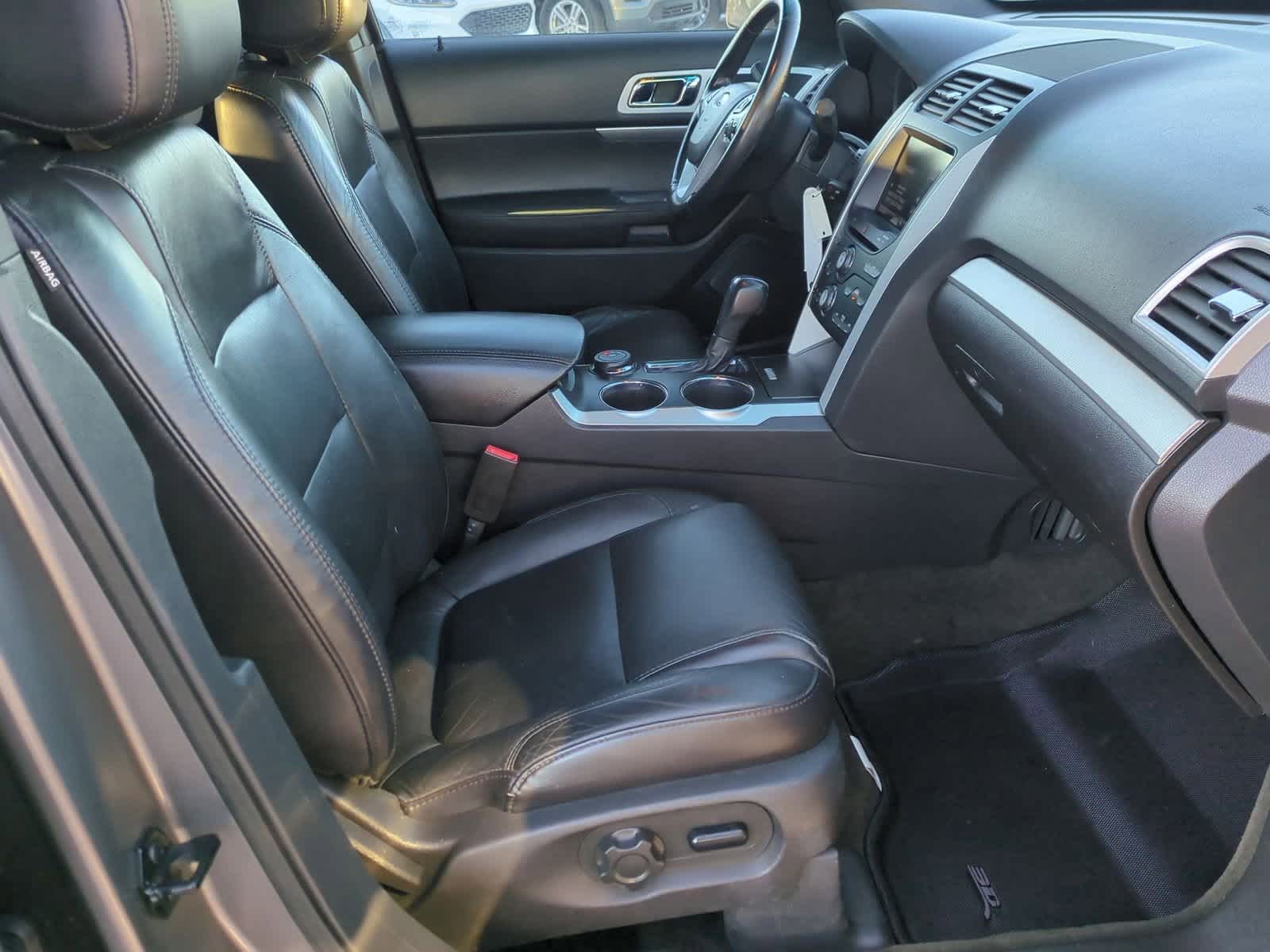 Thumbnail: 2013 Ford Explorer - 23