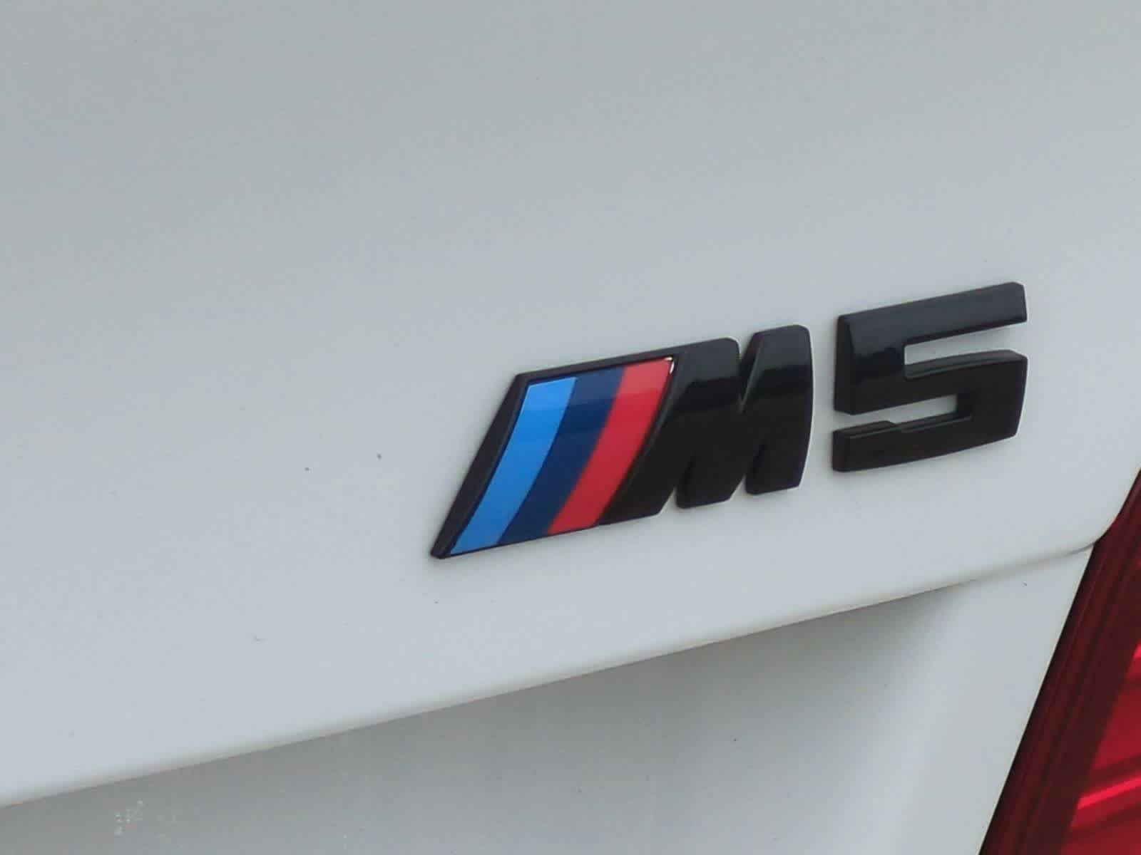 Thumbnail: 2016 BMW M5 - 13