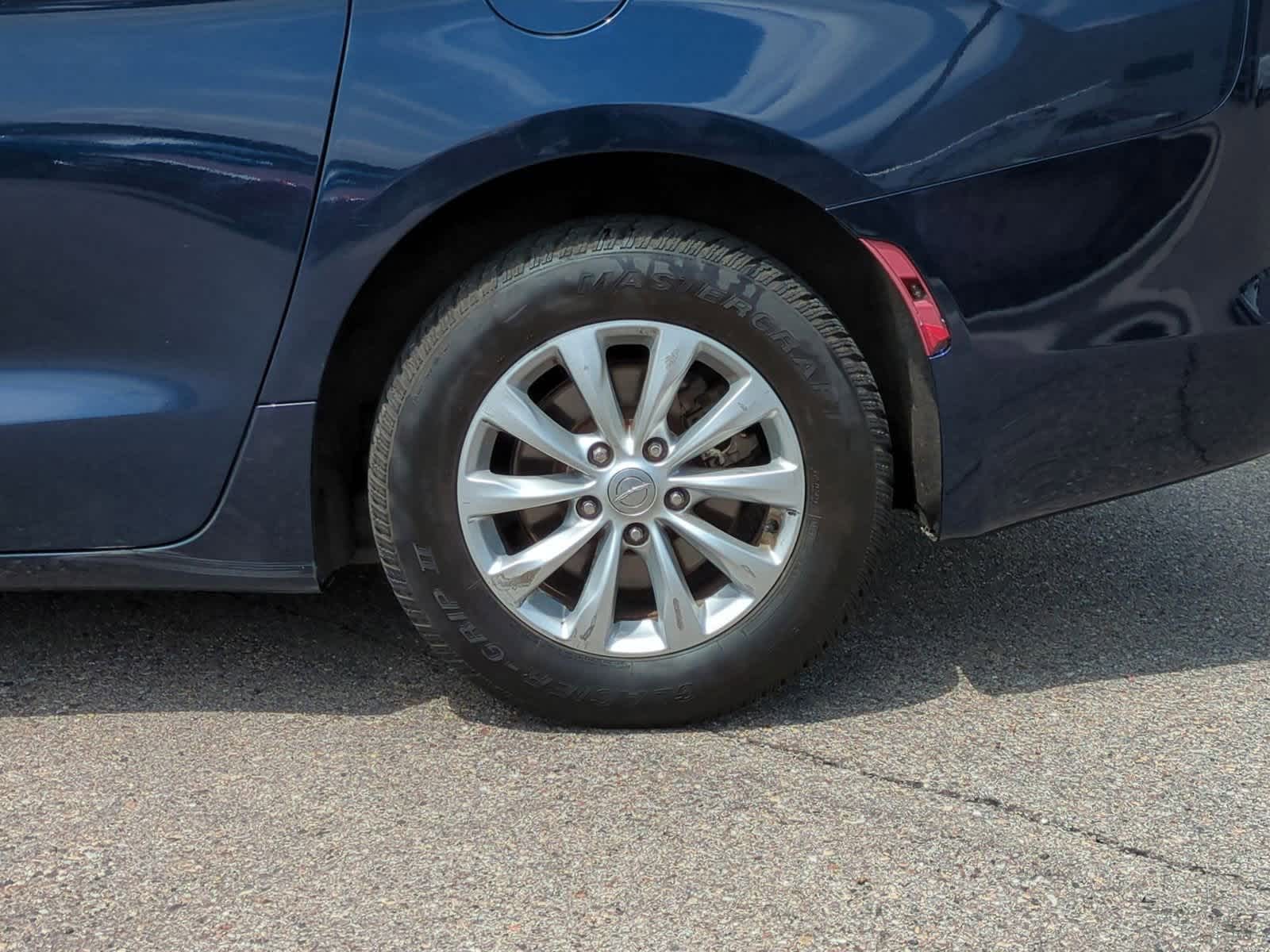 2017 Chrysler Pacifica Touring 14