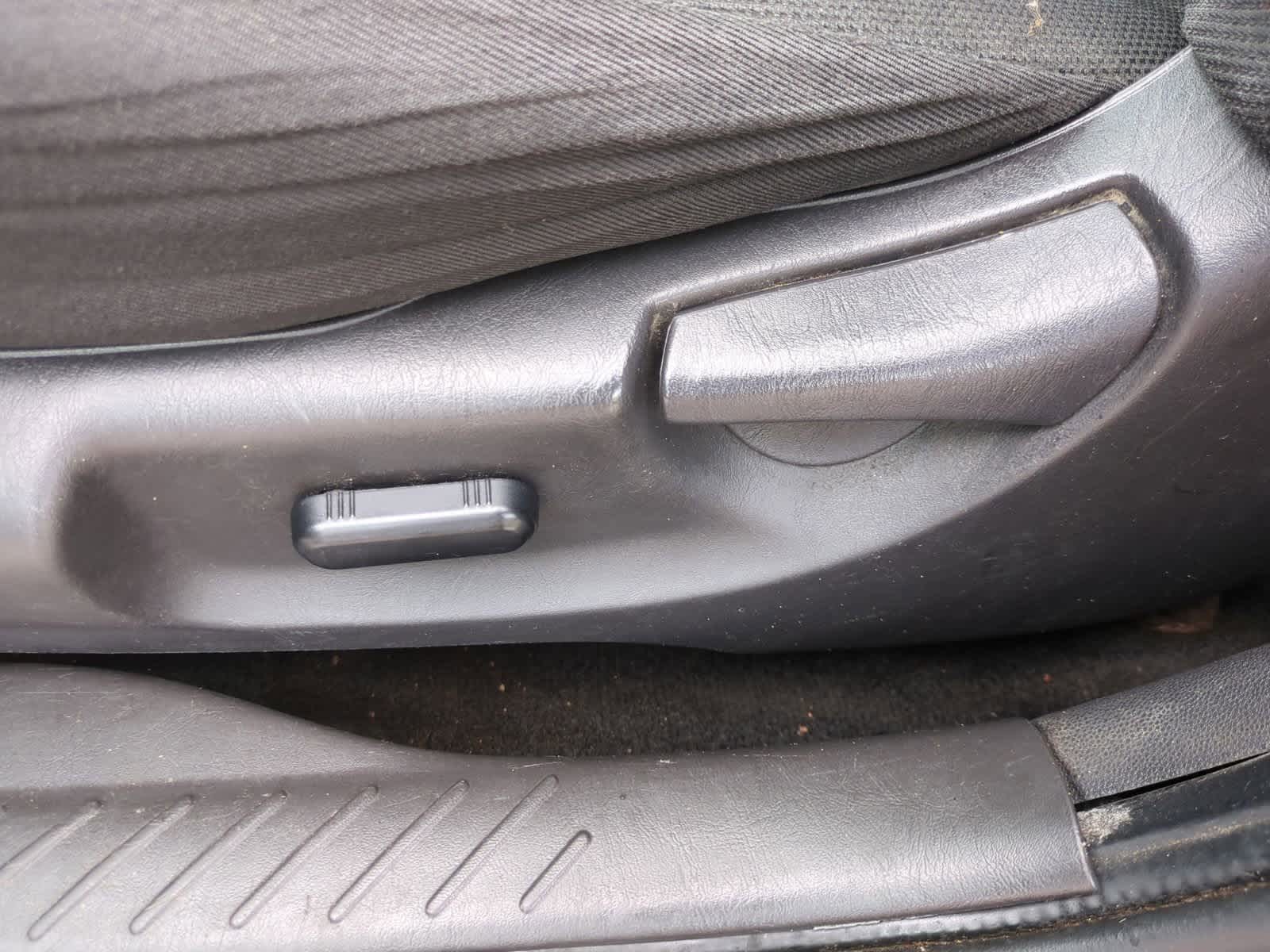Thumbnail: 2010 Ford Escape - 17