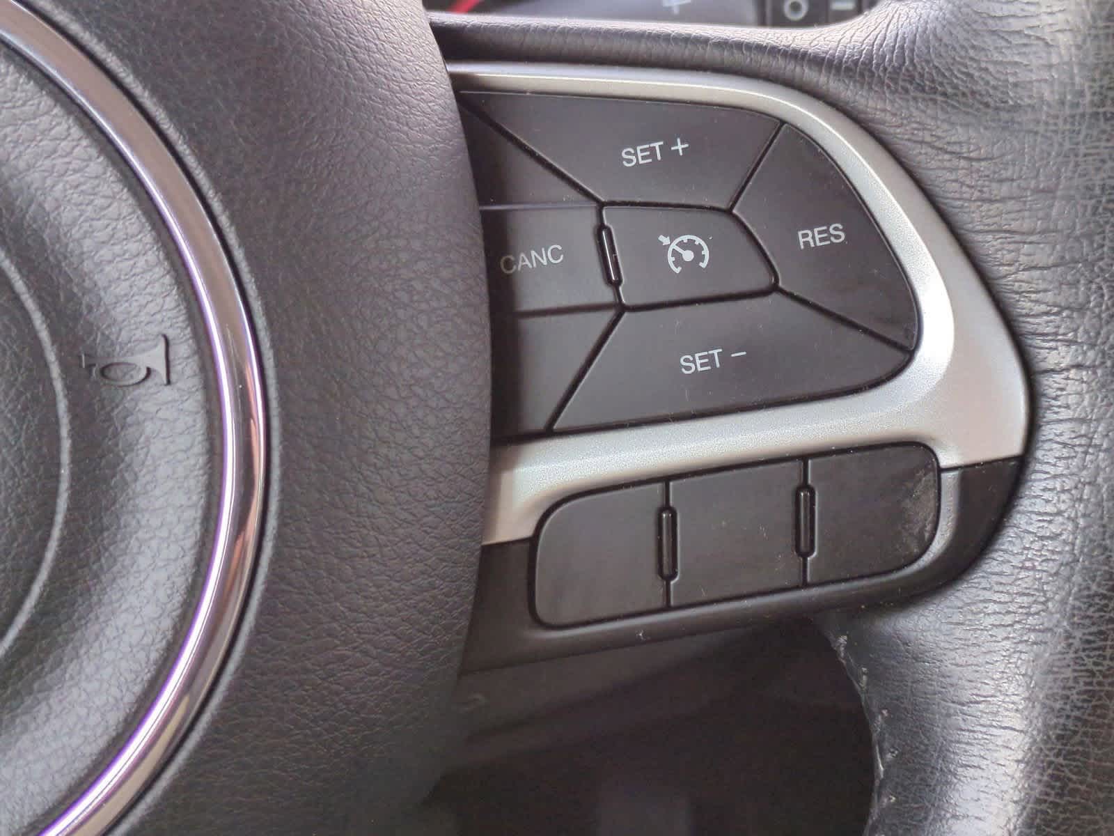 Thumbnail: 2015 Jeep Renegade - 24