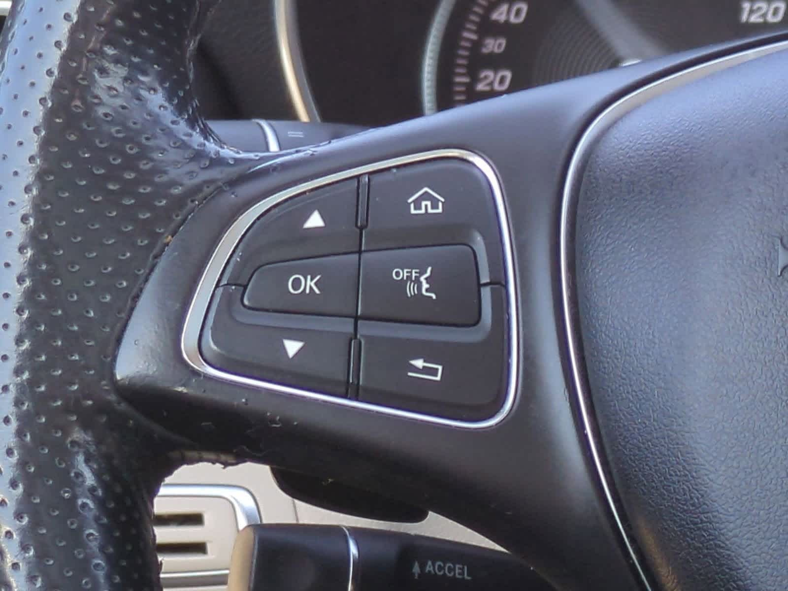 Thumbnail: 2015 Mercedes-Benz C-Class - 25