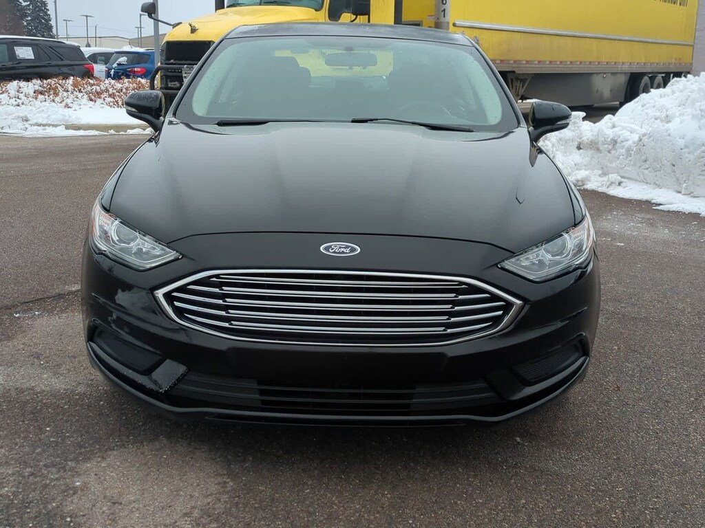 Used 2017 Ford Fusion SE Sedan