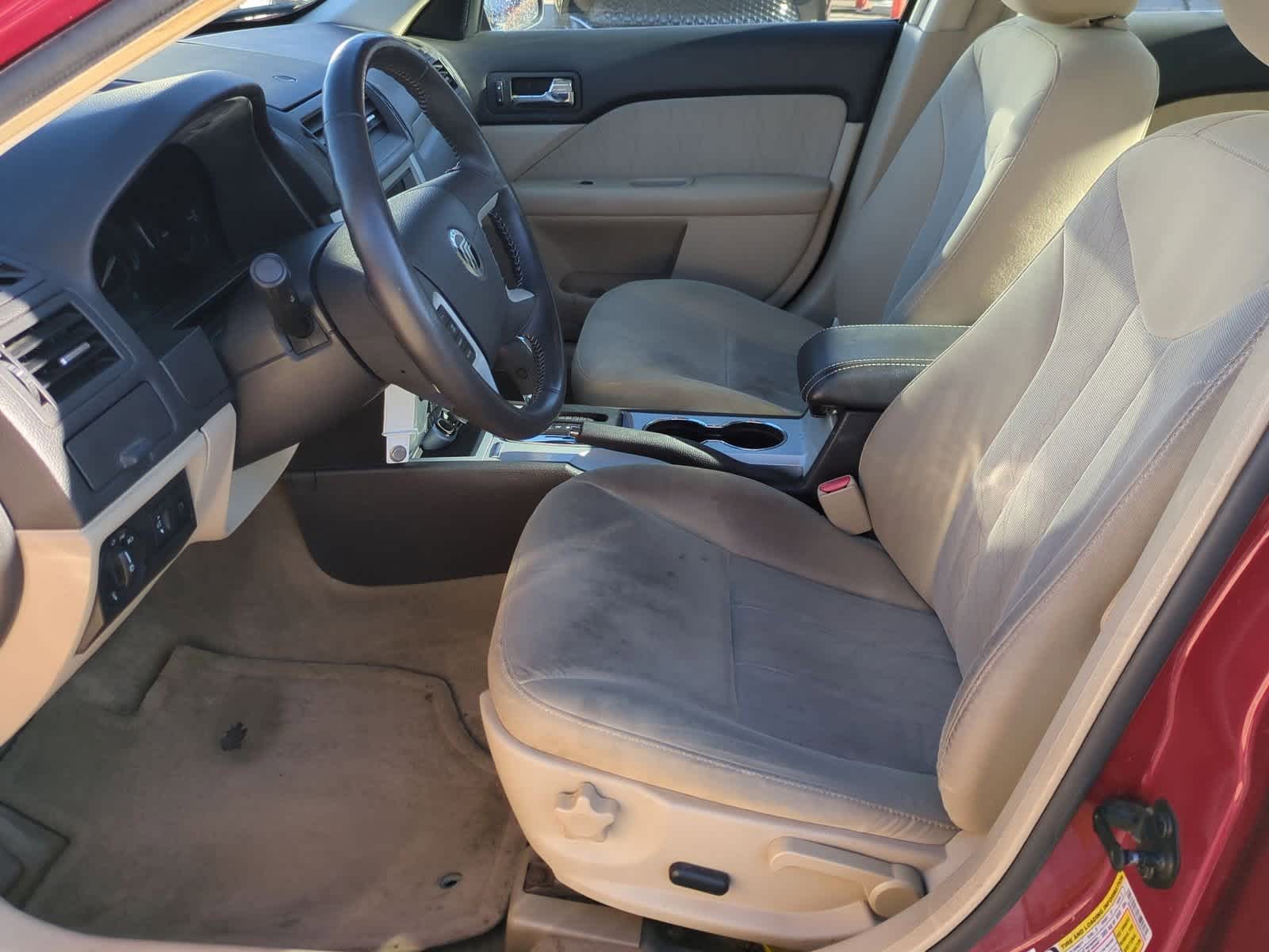 Thumbnail: 2010 Mercury Milan - 16