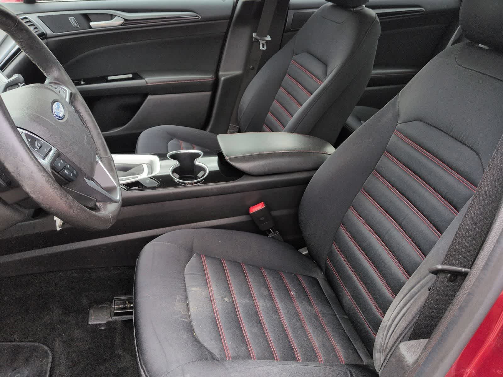 Thumbnail: 2016 Ford Fusion - 16