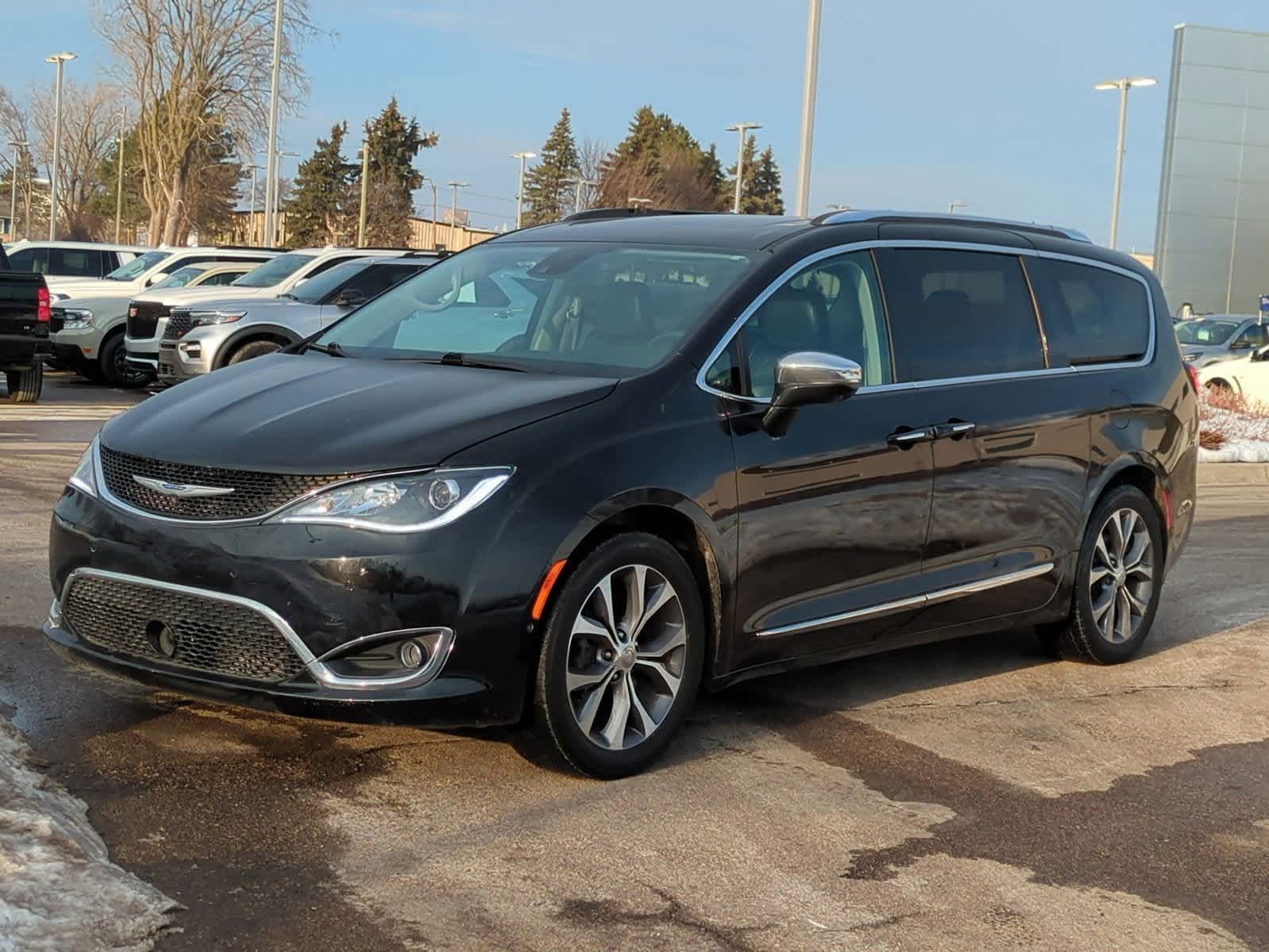 Thumbnail: 2020 Chrysler Pacifica - 4