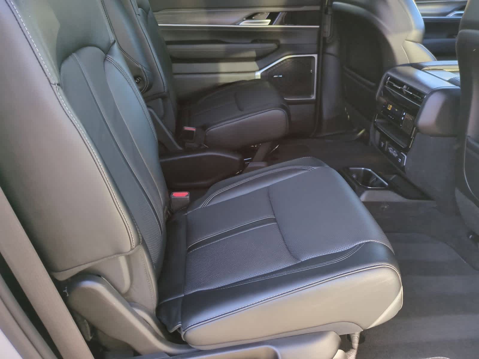 Thumbnail: 2024 Jeep Wagoneer - 19