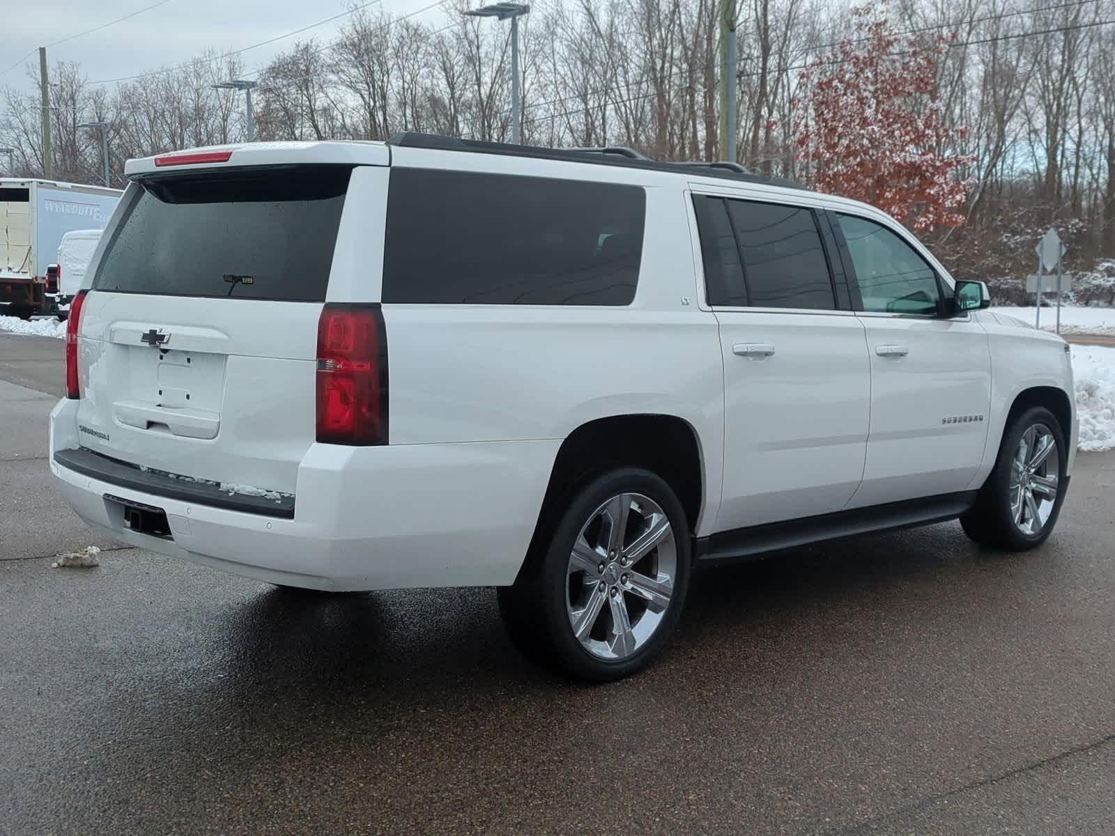 Thumbnail: 2017 Chevrolet Suburban - 8