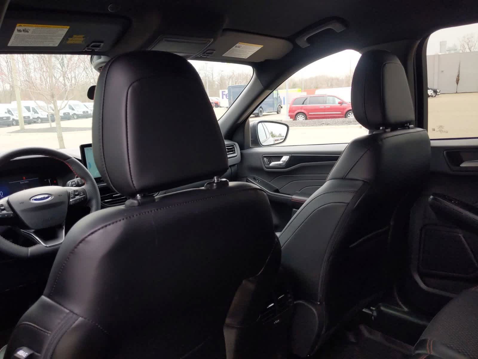 2025 Ford Escape ST-Line 18