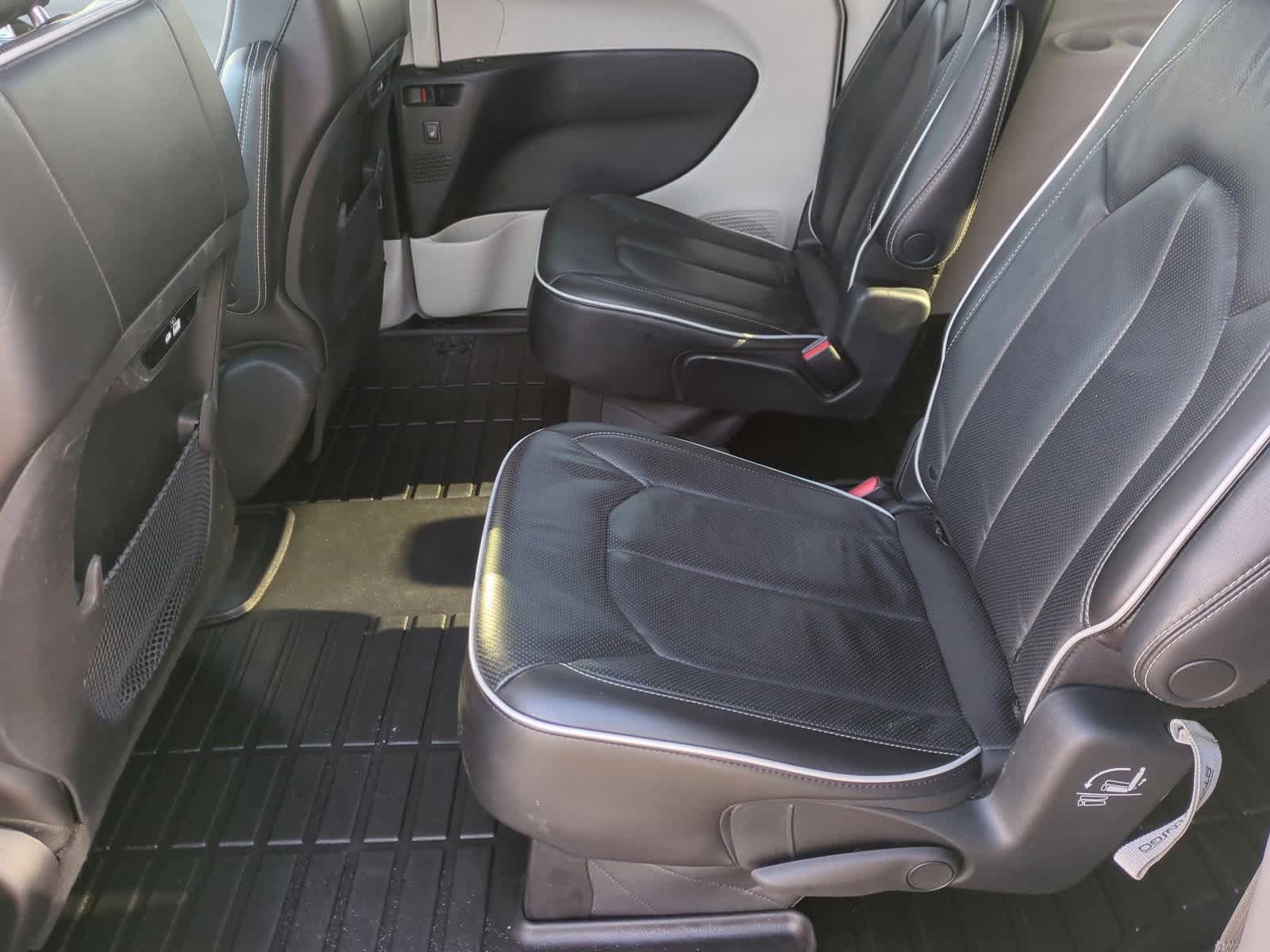 Thumbnail: 2023 Chrysler Pacifica - 20