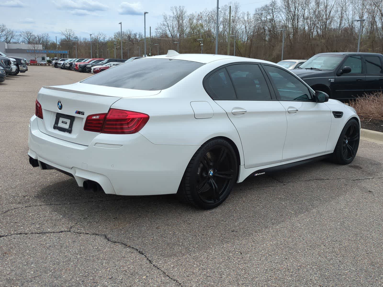 Thumbnail: 2016 BMW M5 - 8