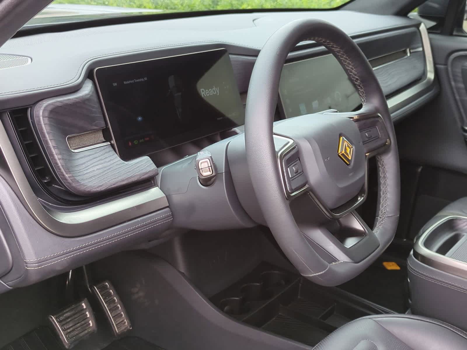 Thumbnail: 2024 Rivian R1S - 10