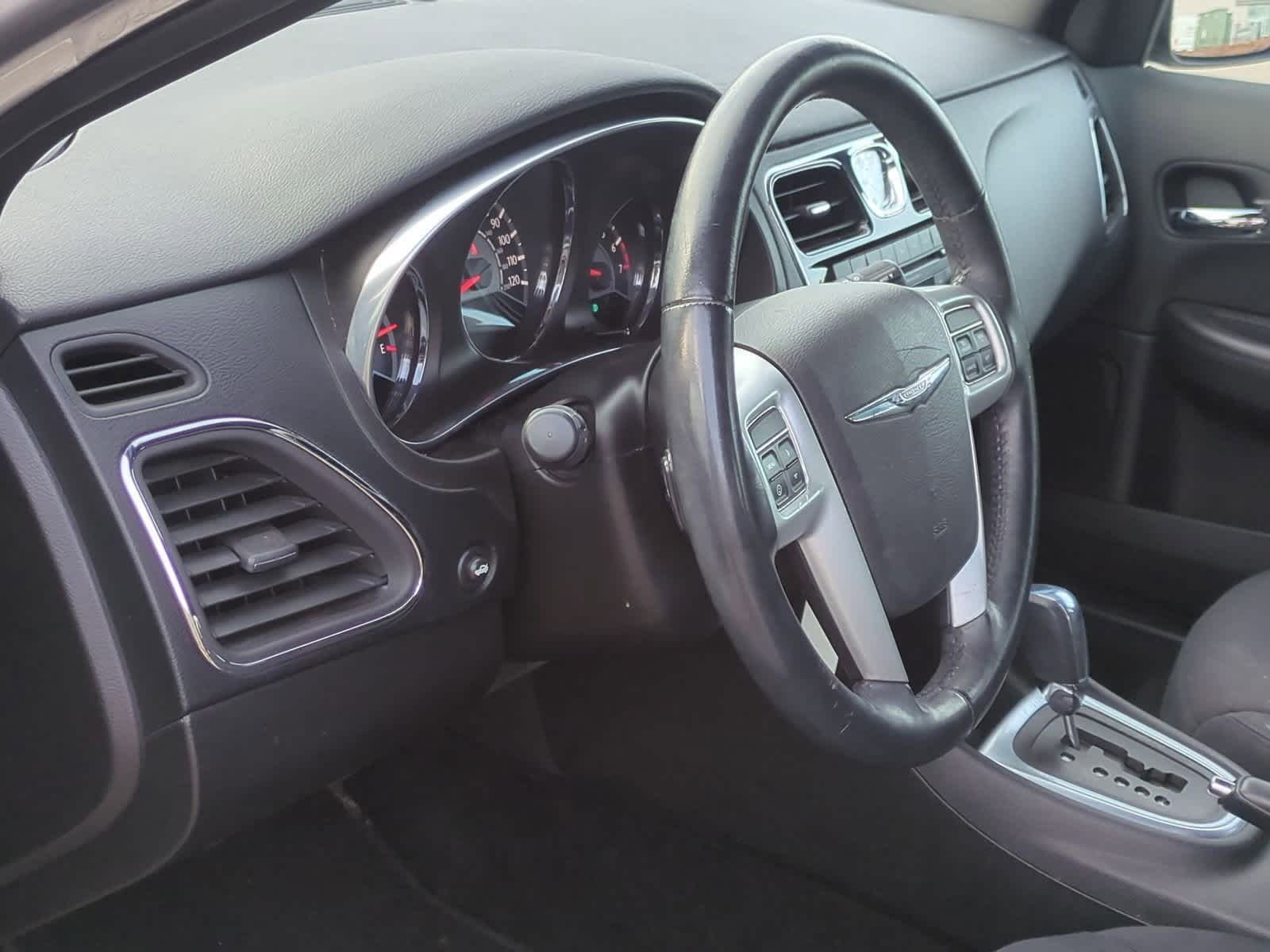 Thumbnail: 2013 Chrysler 200 - 10