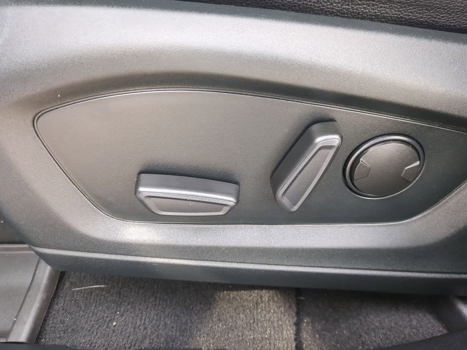 Thumbnail: 2021 Ford Explorer - 17