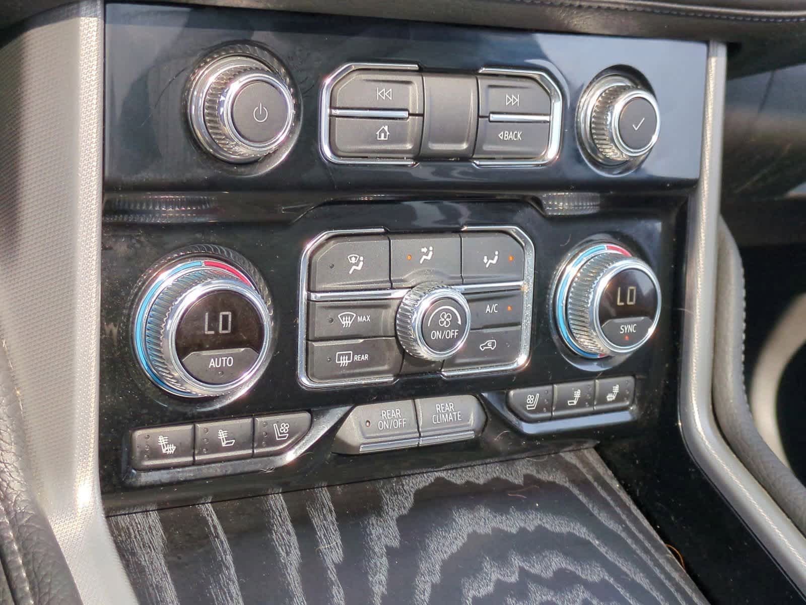 2021 GMC Yukon XL Denali 28