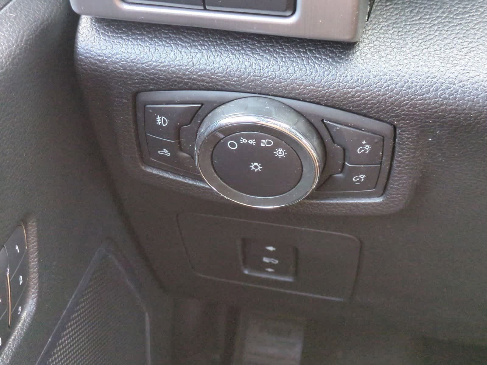 Thumbnail: 2015 Ford F-150 - 28