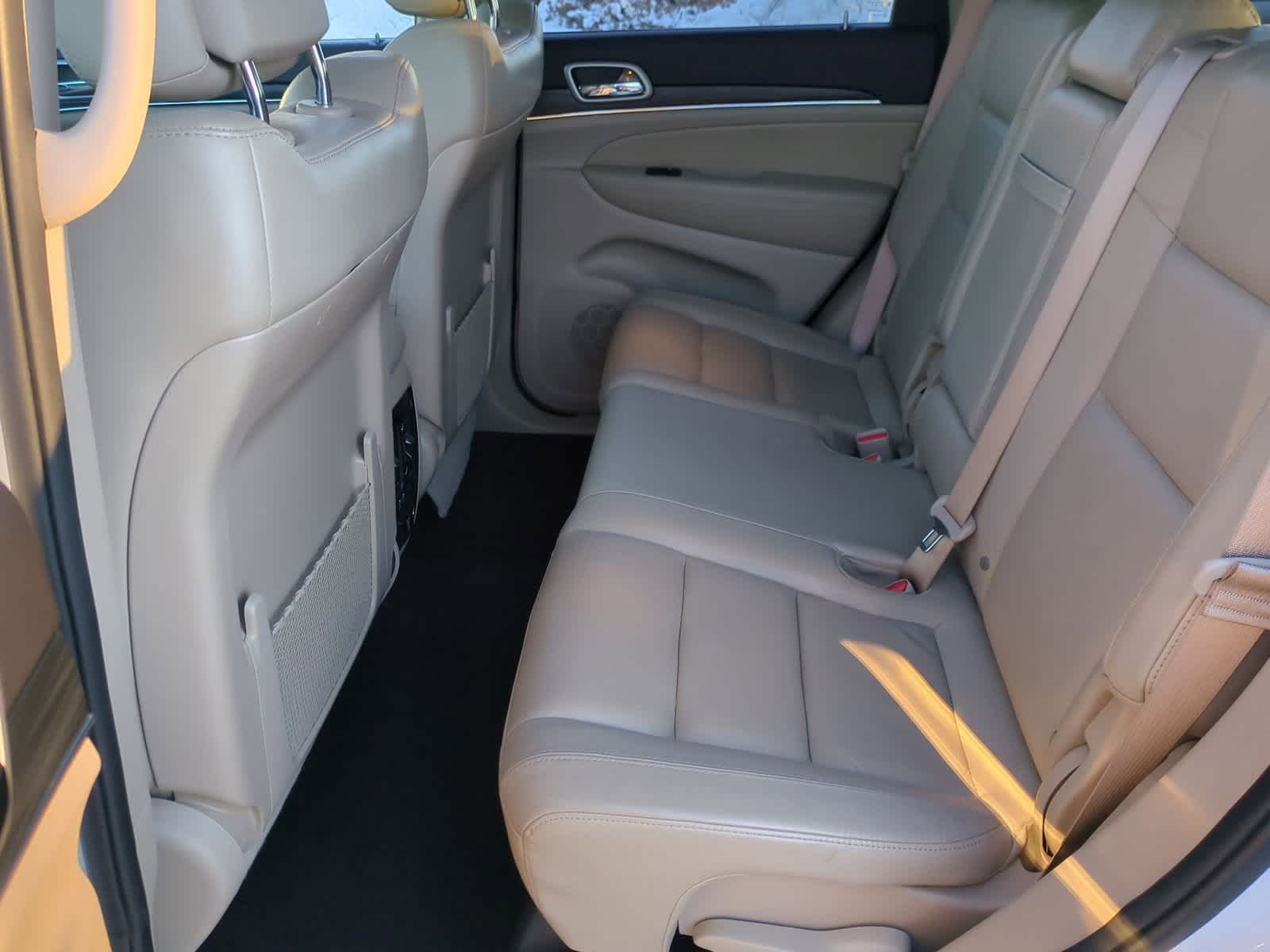 Thumbnail: 2020 Jeep Grand Cherokee - 20