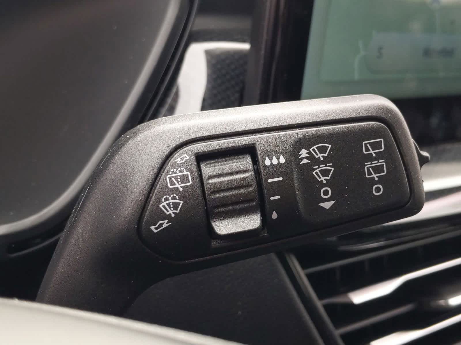2025 Ford Escape ST-Line 25