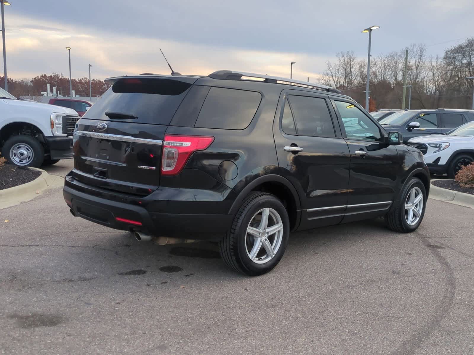 Thumbnail: 2015 Ford Explorer - 8