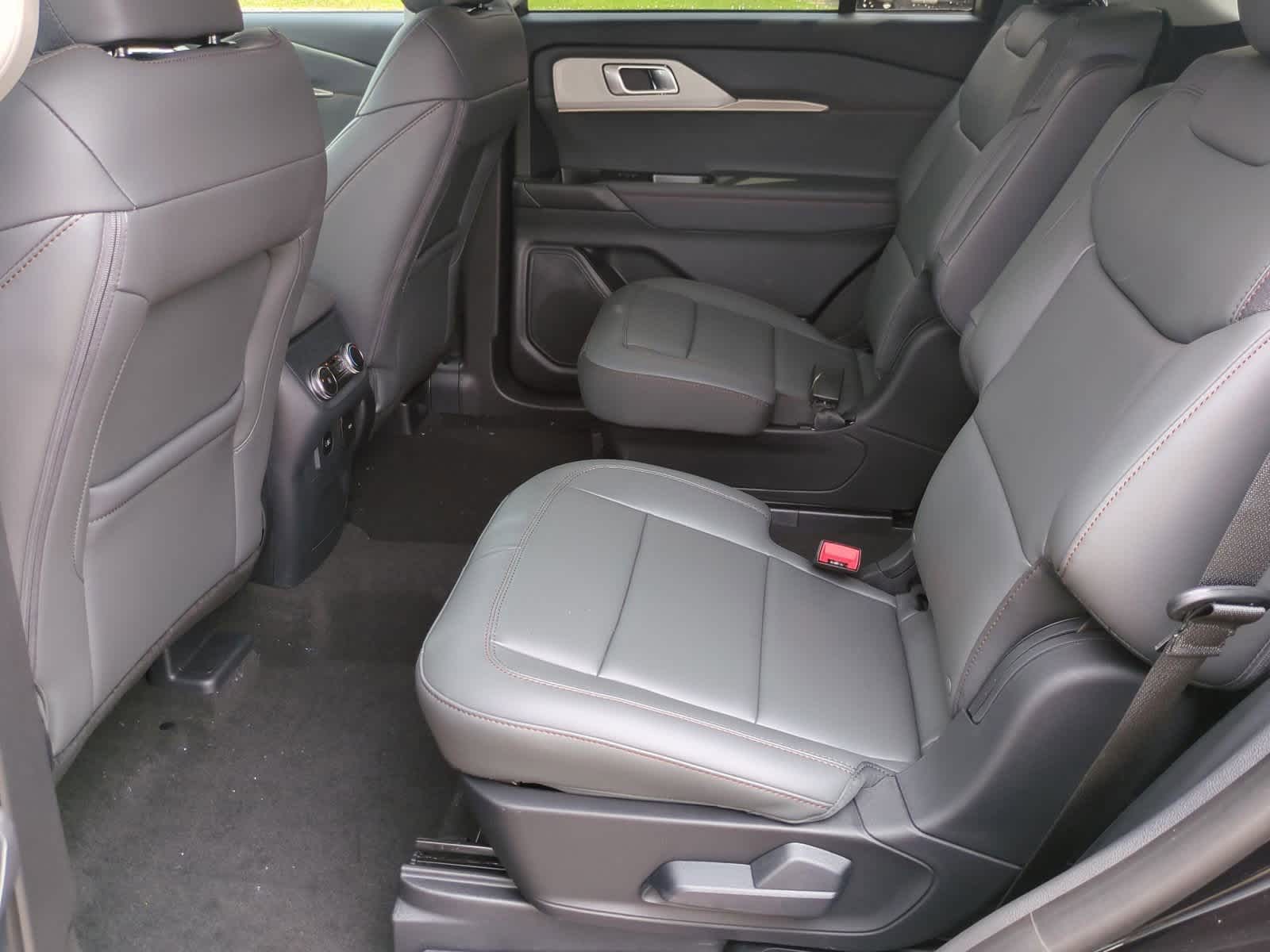 2025 Ford Explorer Active 19