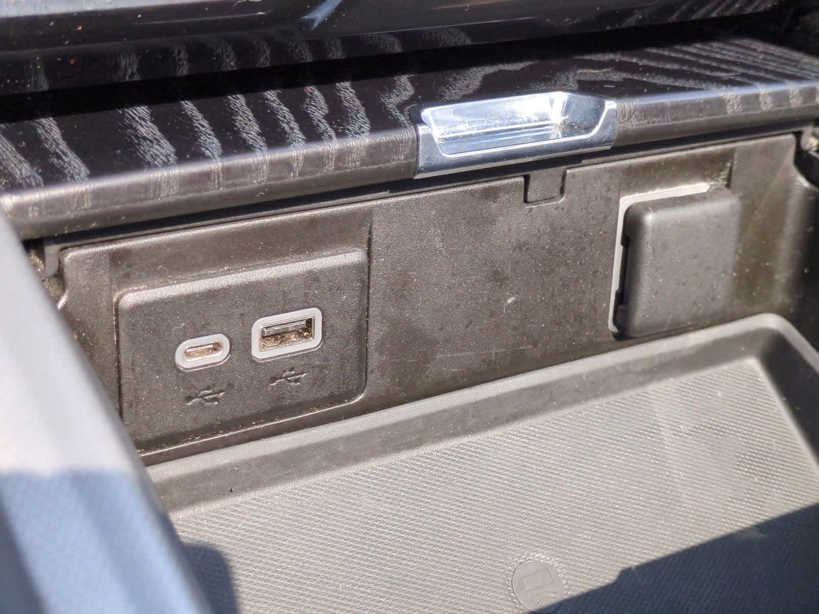 2021 GMC Yukon XL Denali 32