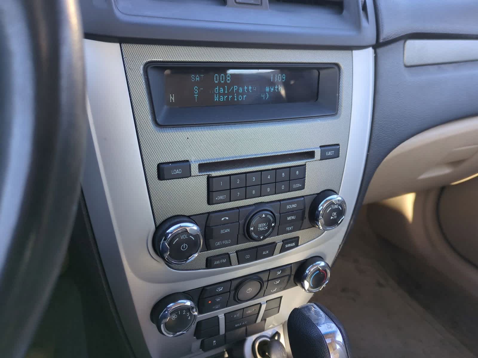 Thumbnail: 2010 Mercury Milan - 28