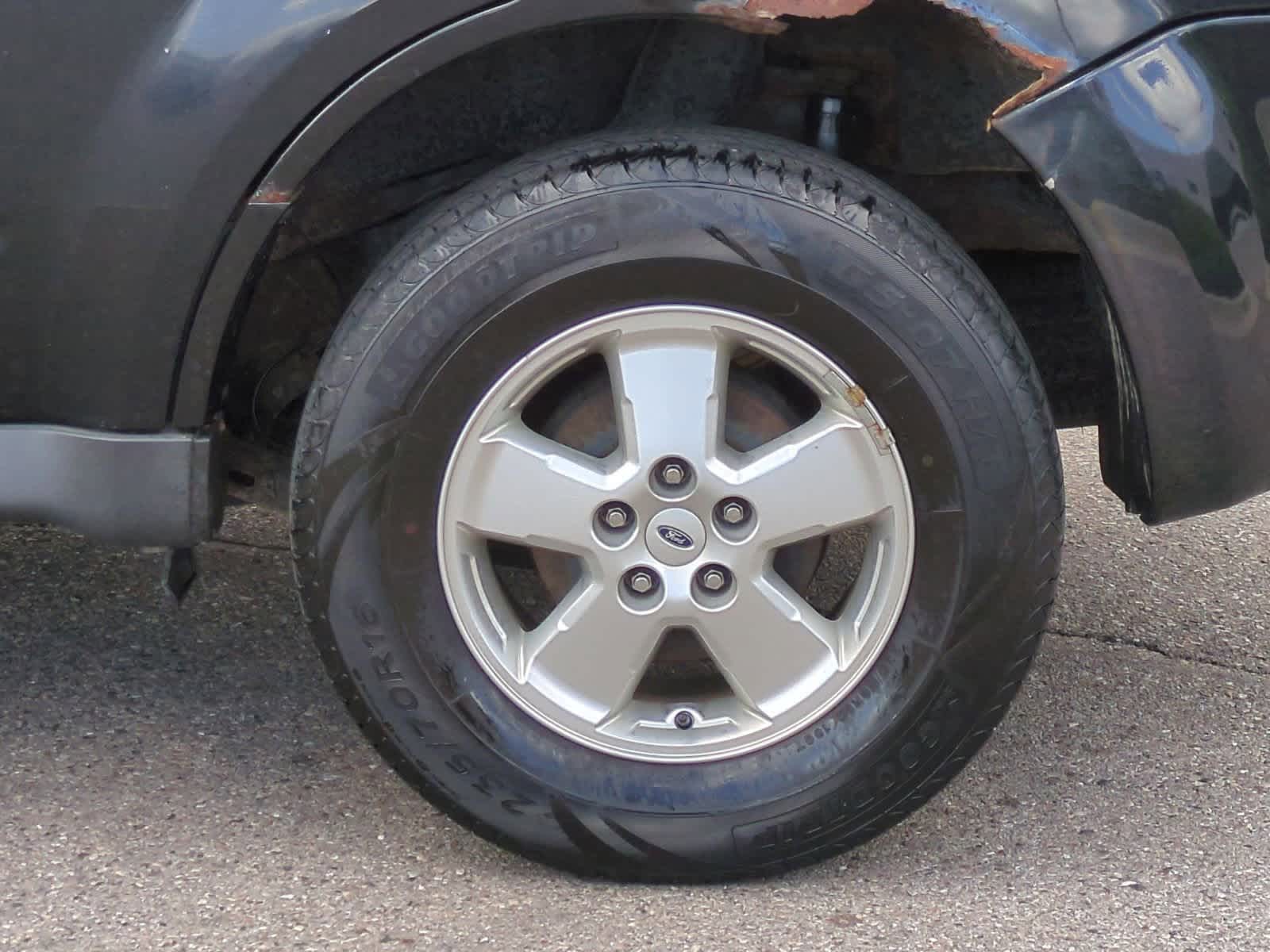 Thumbnail: 2011 Ford Escape - 14